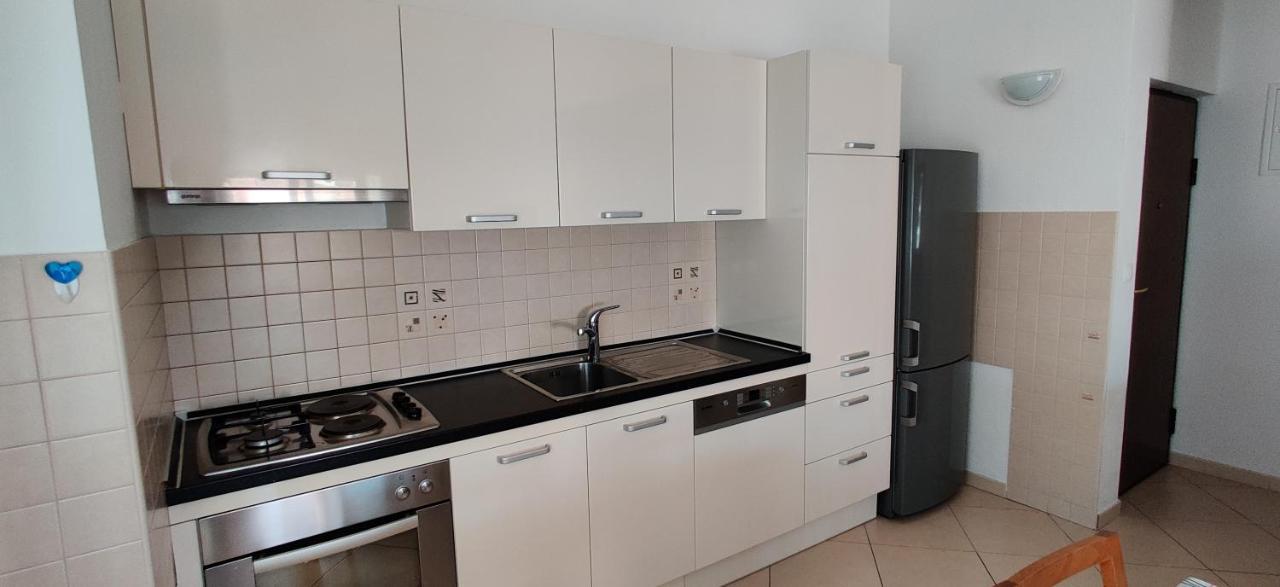 Apartment Dea Трогір Екстер'єр фото