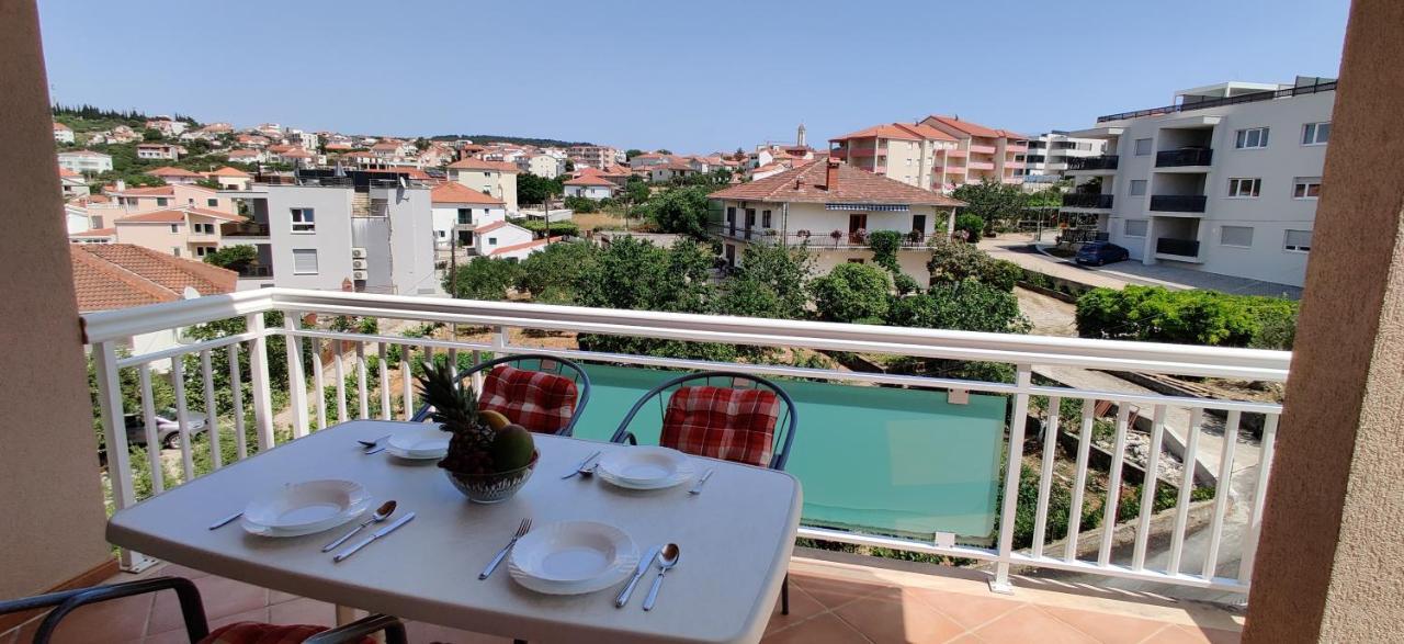 Apartment Dea Трогір Екстер'єр фото