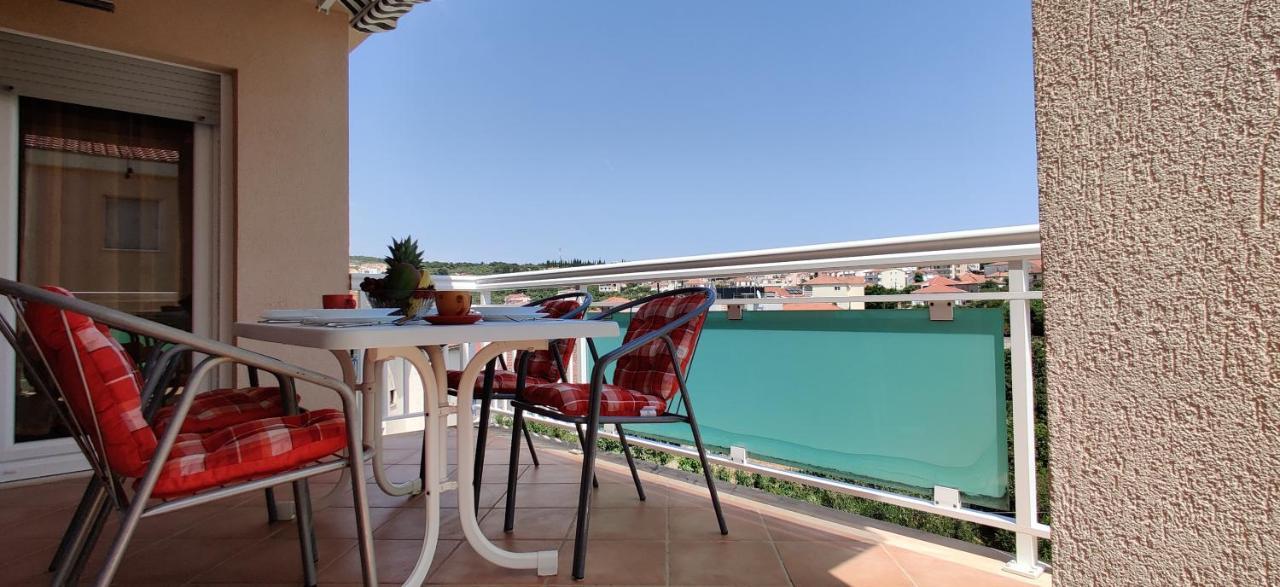Apartment Dea Трогір Екстер'єр фото