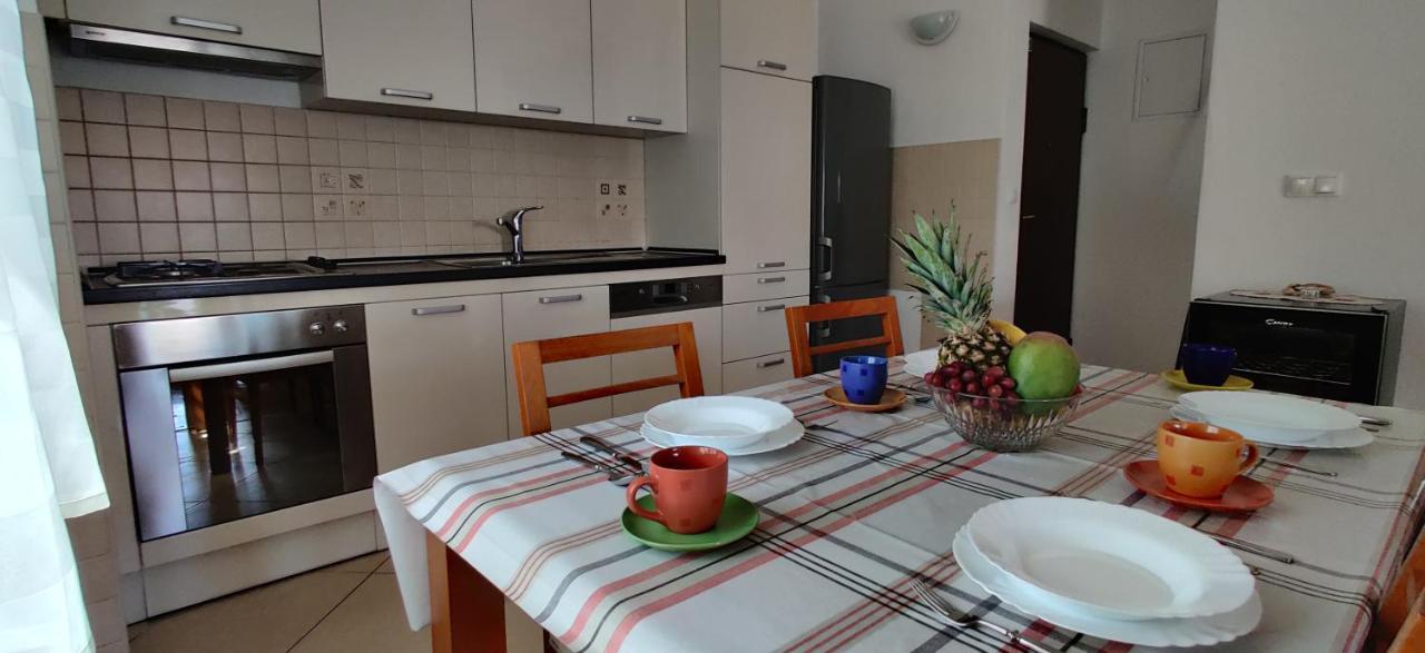 Apartment Dea Трогір Екстер'єр фото